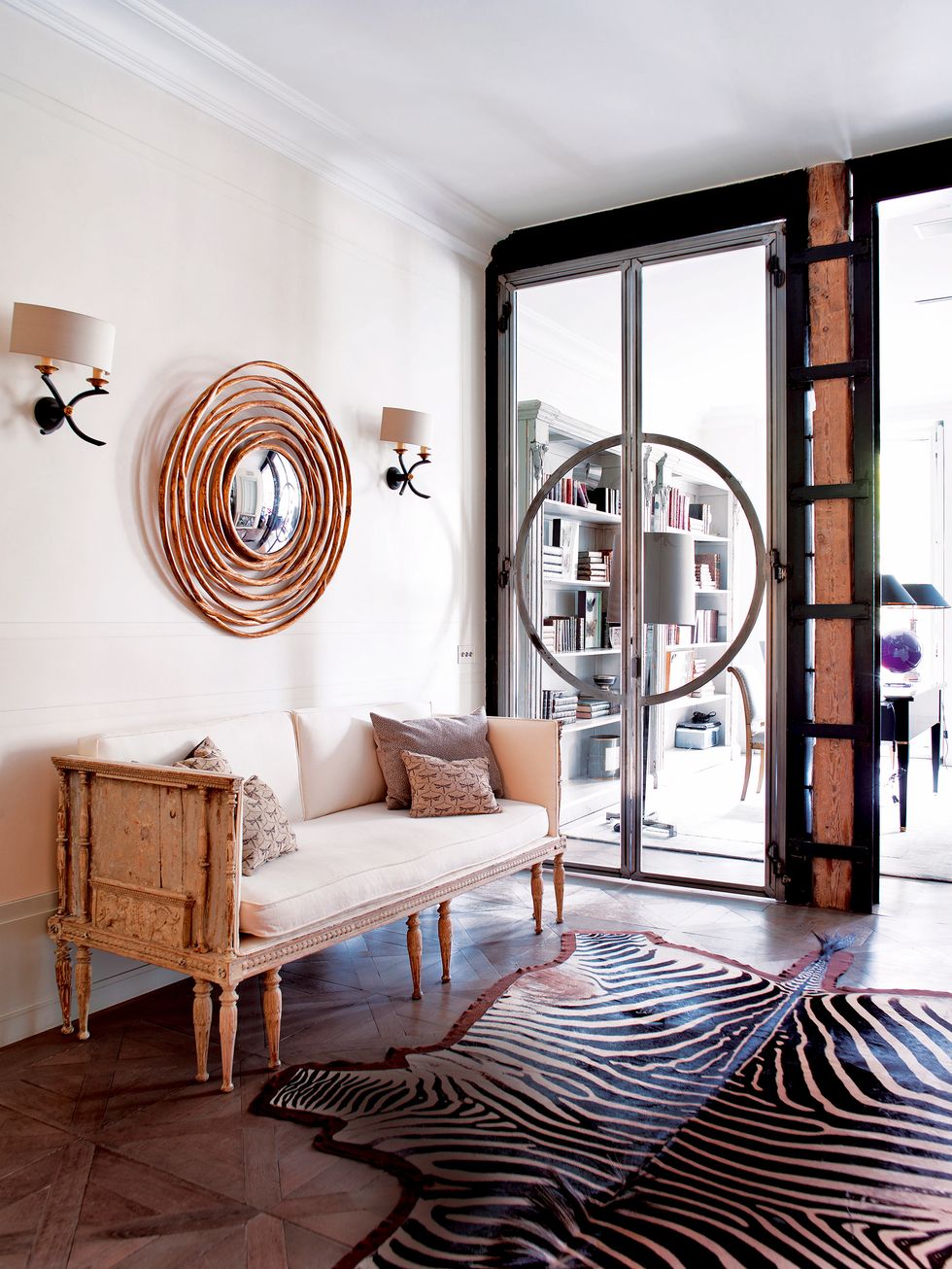 un piso en el centro de madrid decorado con antiguedades y muebles vintage