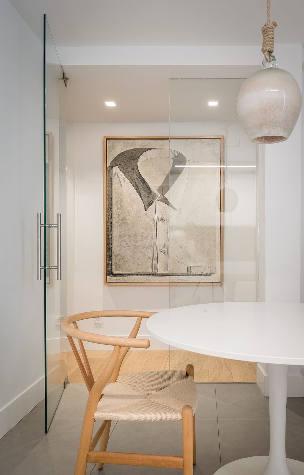 Piso decorado con materiales naturales en Chamartín