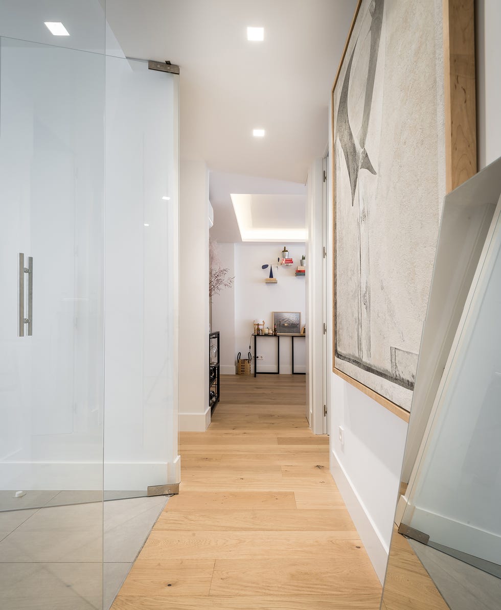 Piso decorado con materiales naturales en Chamartín