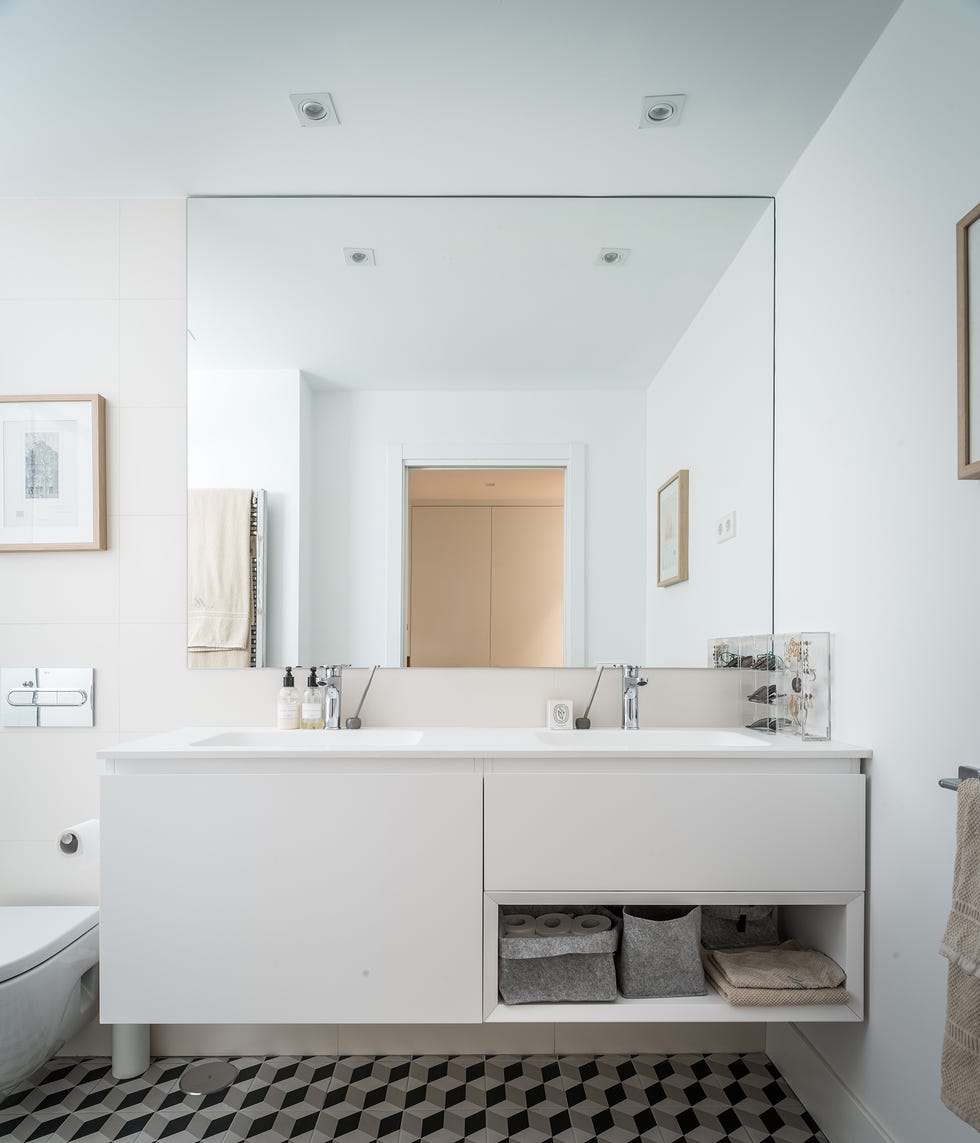 Piso decorado con materiales naturales en Chamartín