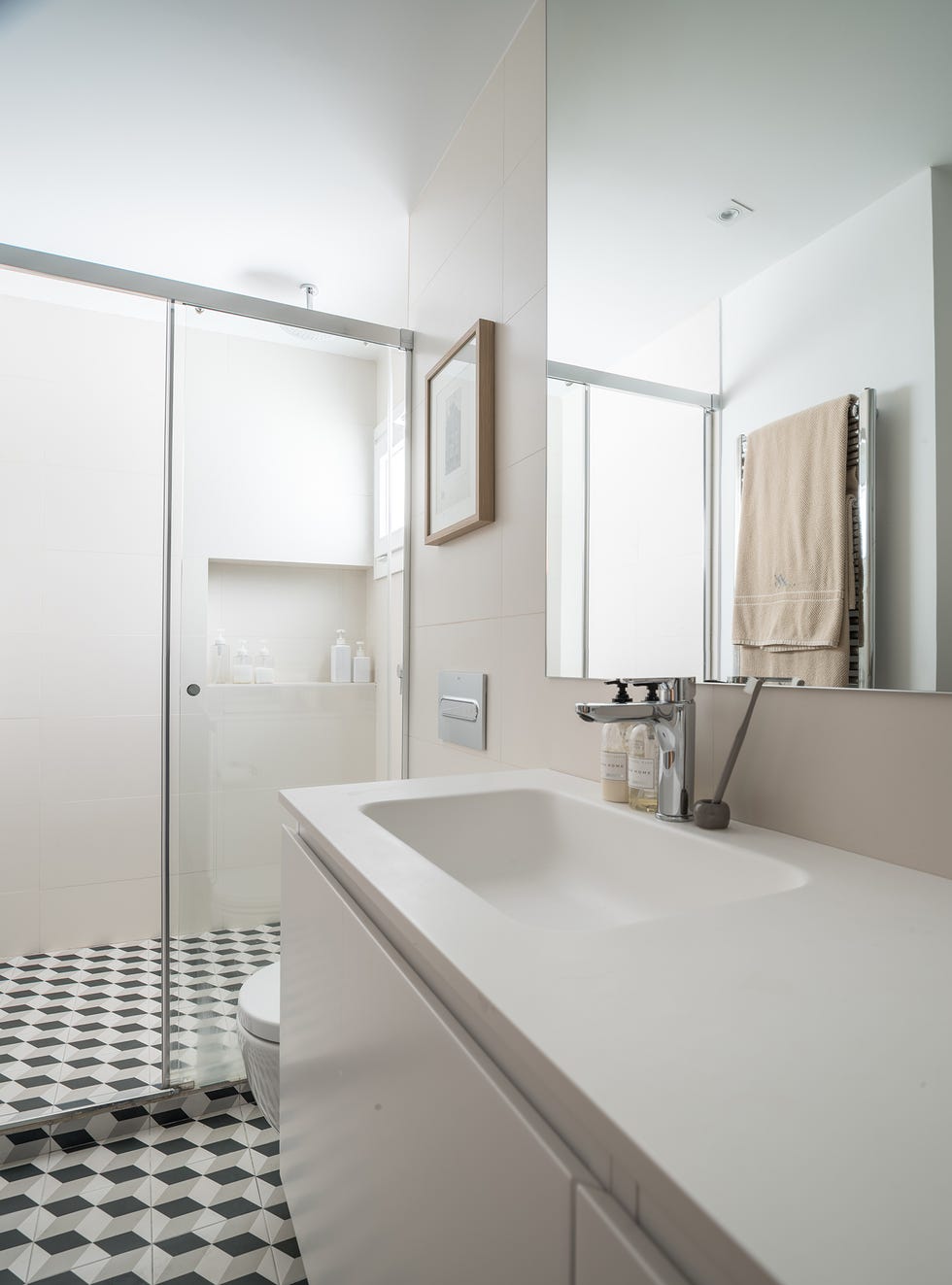 Piso decorado con materiales naturales en Chamartín