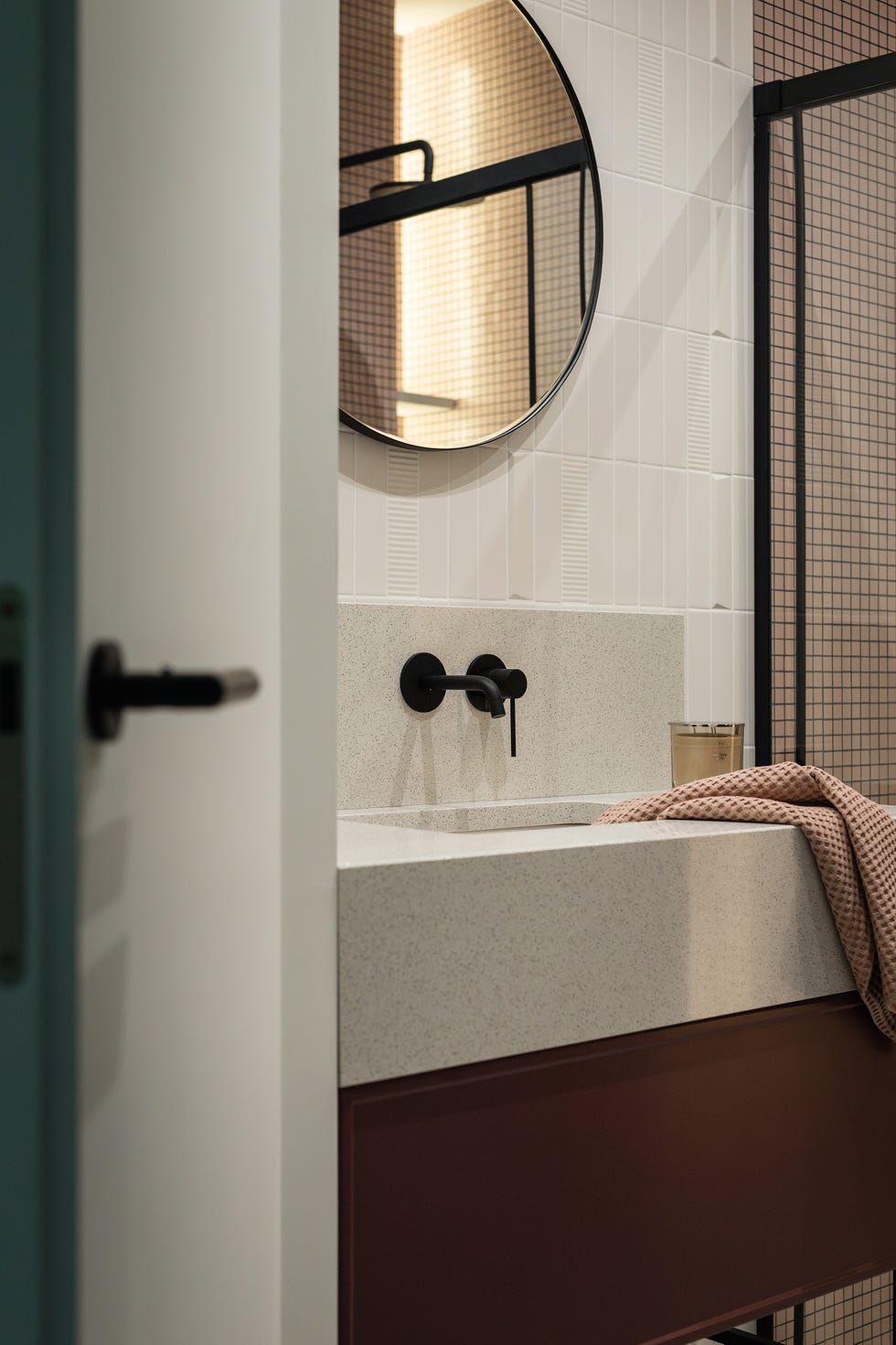 baño moderno con mueble volado