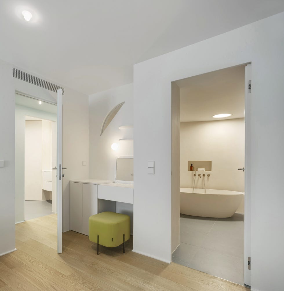baño de diseño moderno en color blanco con tocador
