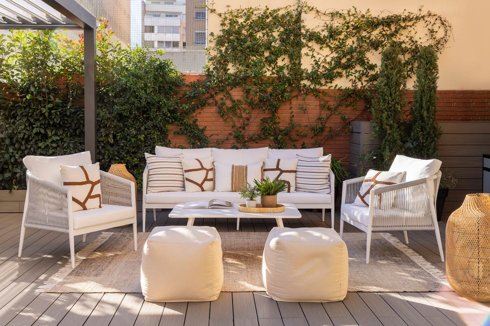 terraza con muebles de exterior