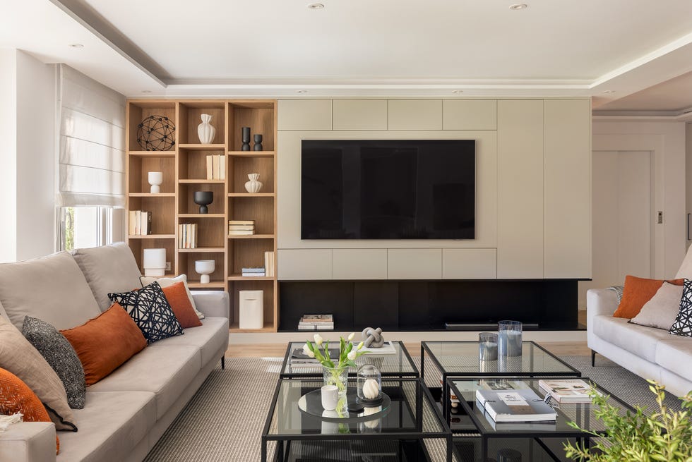 mueble de tv a medida con estantería de madera