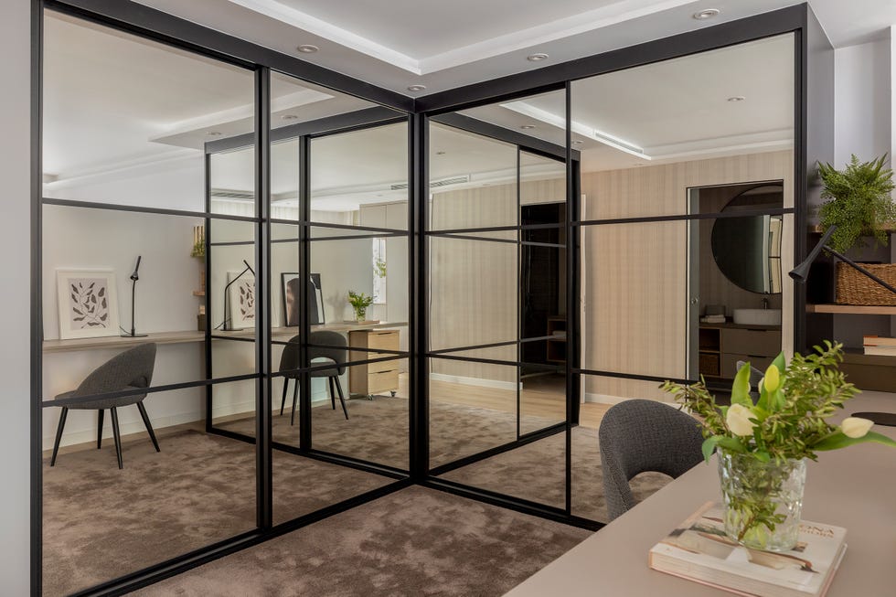 armario con puertas correderas de cristal