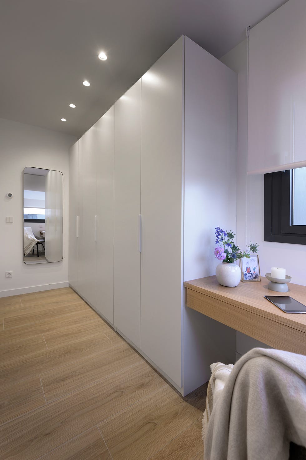 vestidor con armario blanco