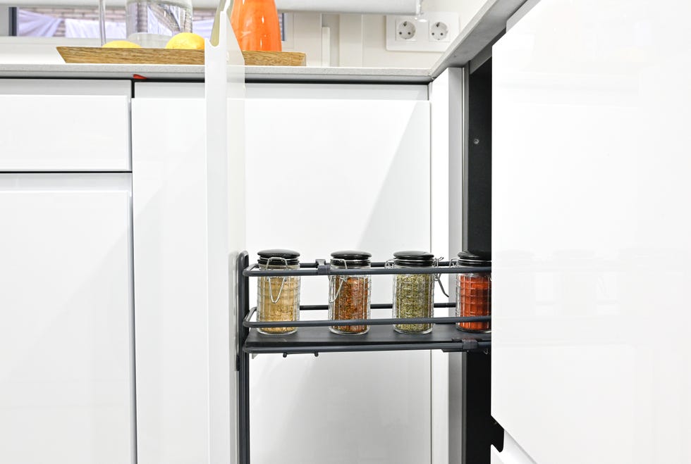 cajón de cocina con especiero