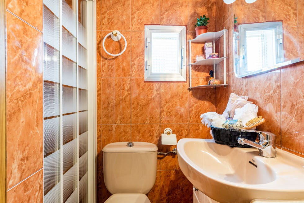 baño antiguo con ducha