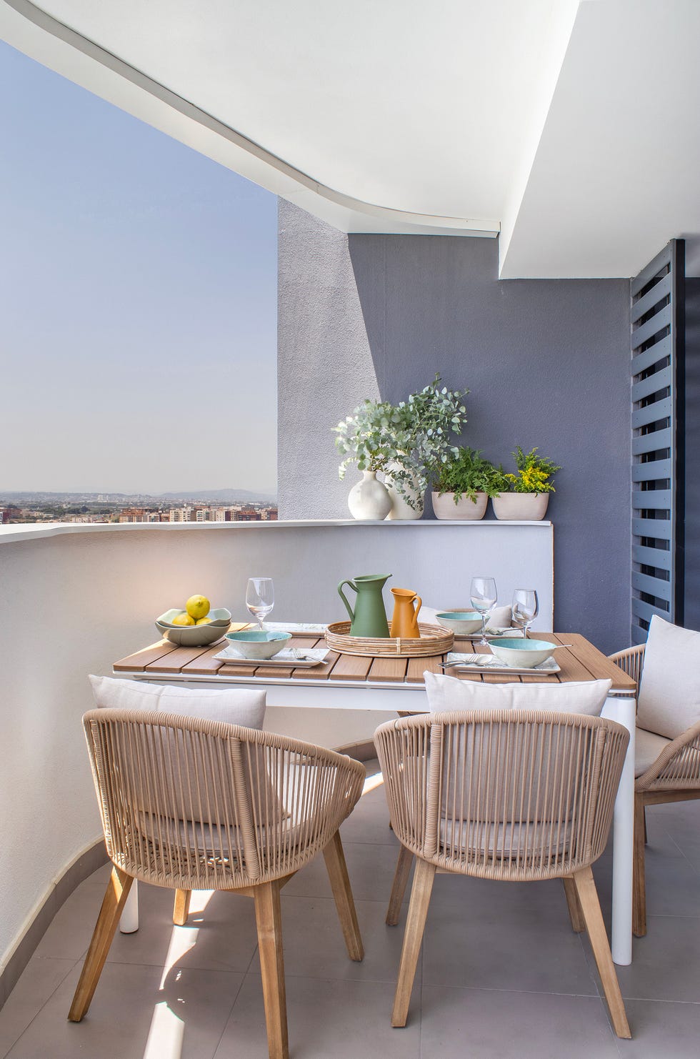 terraza con comedor exterior