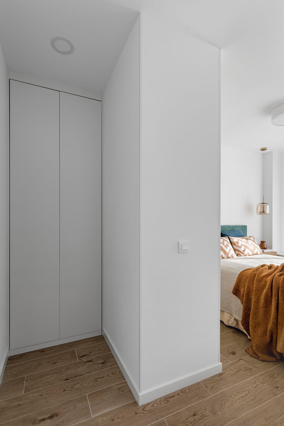 vestidor con armario blanco