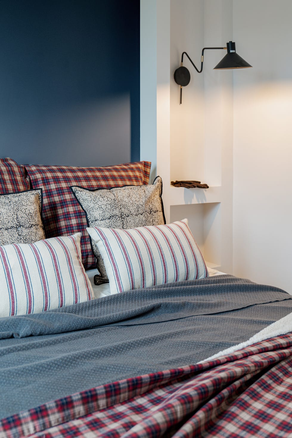ropa de cama con estampados a rayas y a cuadros