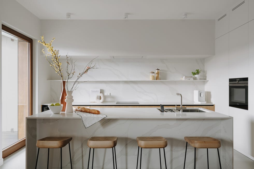 cocina con isla de mármol