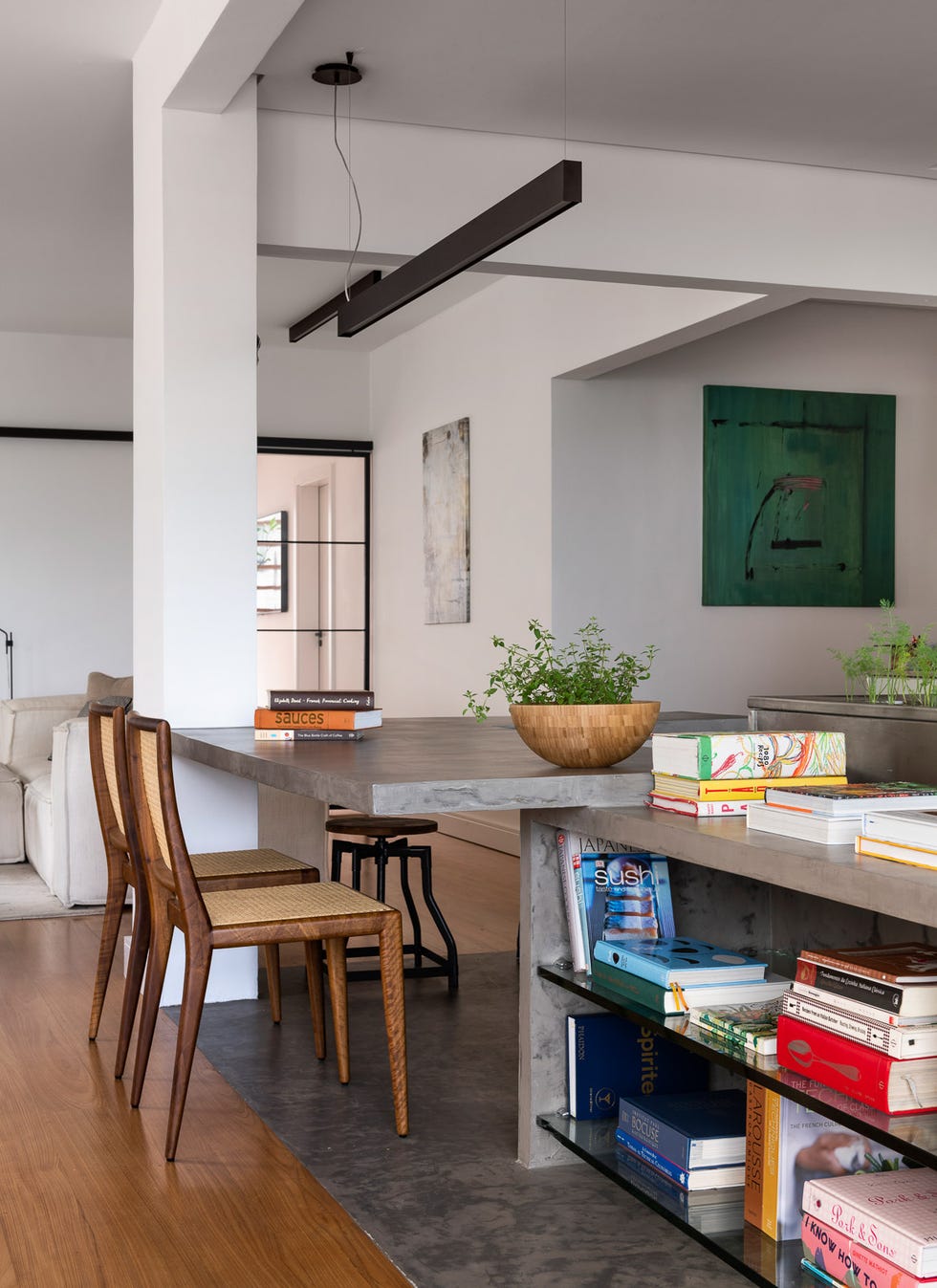 cocina abierta realizada en piedra gris