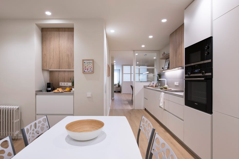 cocina blanca con office
