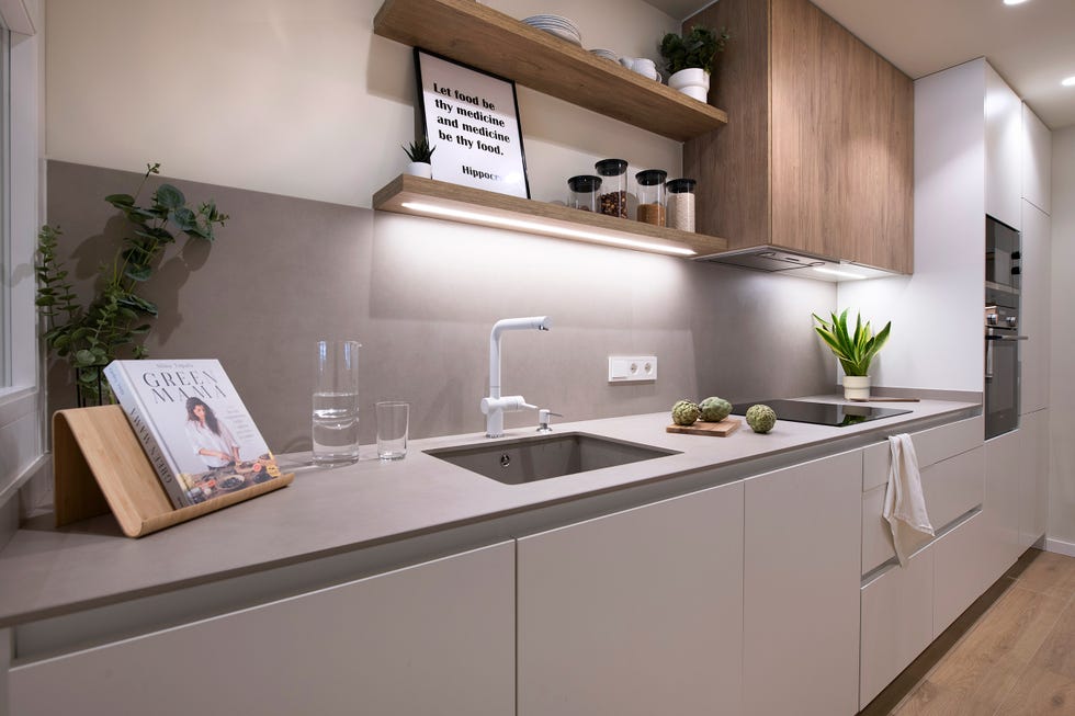 cocina blanca de diseño moderno