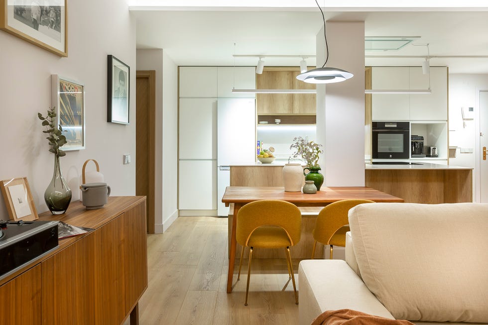 cocina con isla y comedor abierta al salón