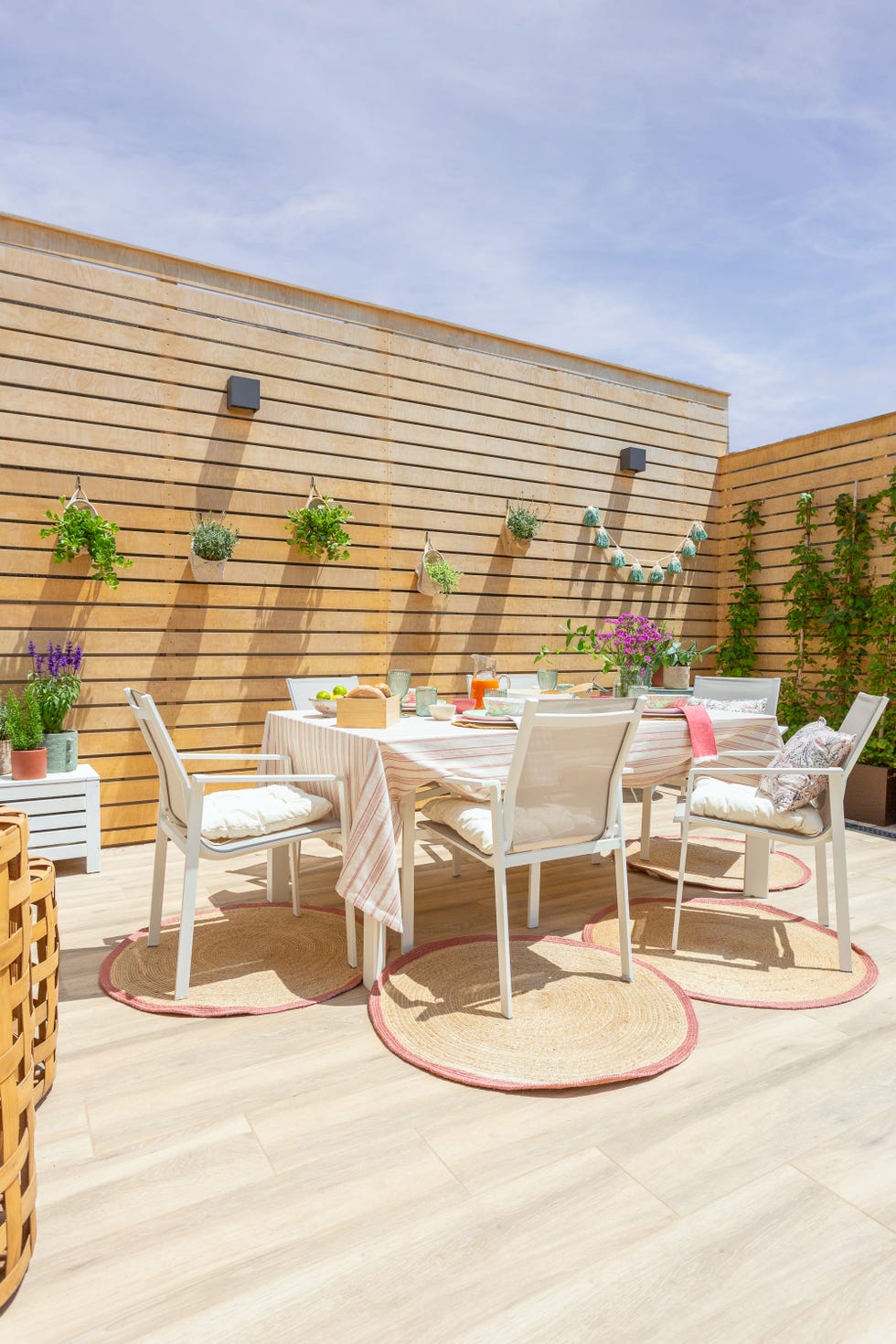 patio con comedor exterior