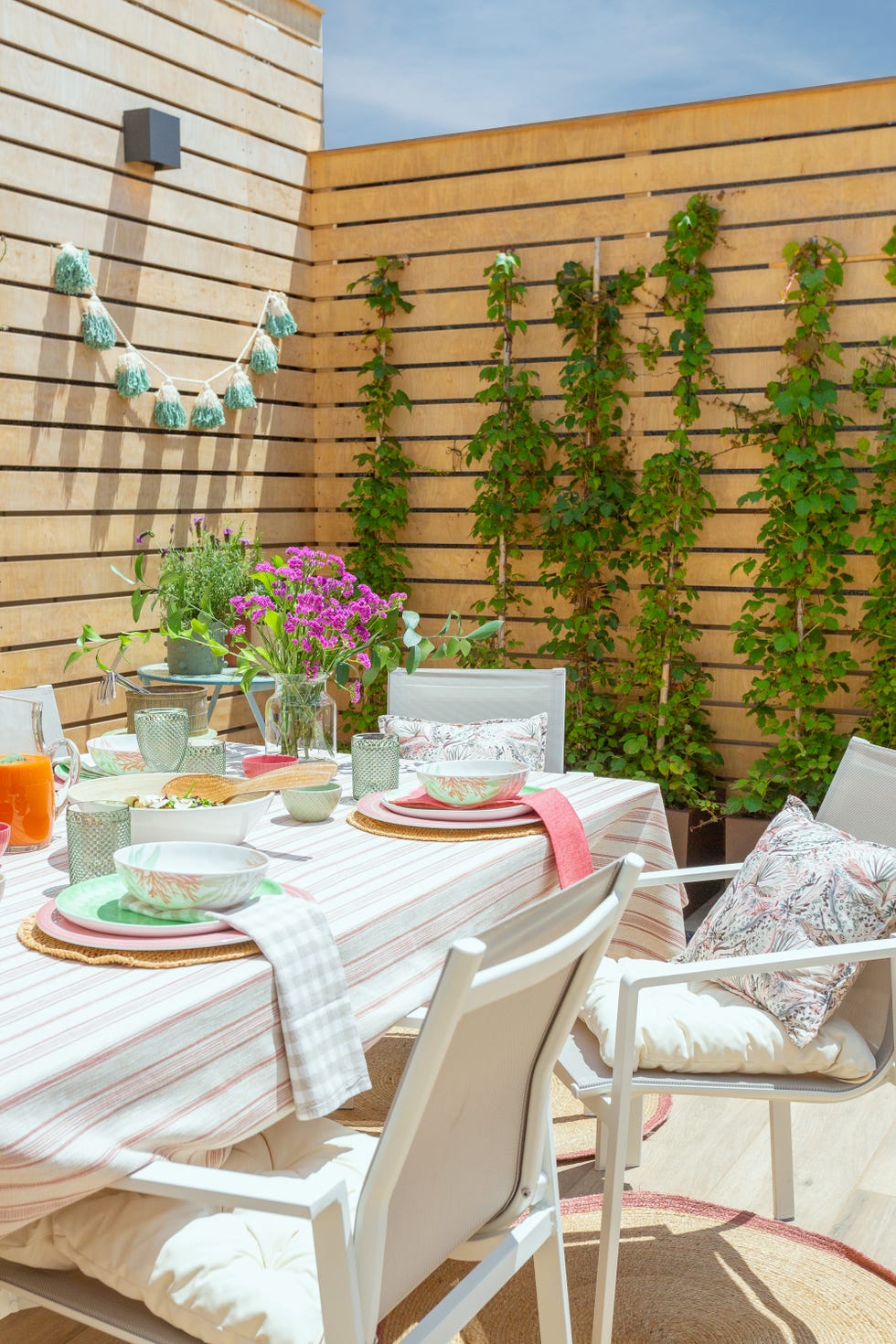 patio con comedor exterior