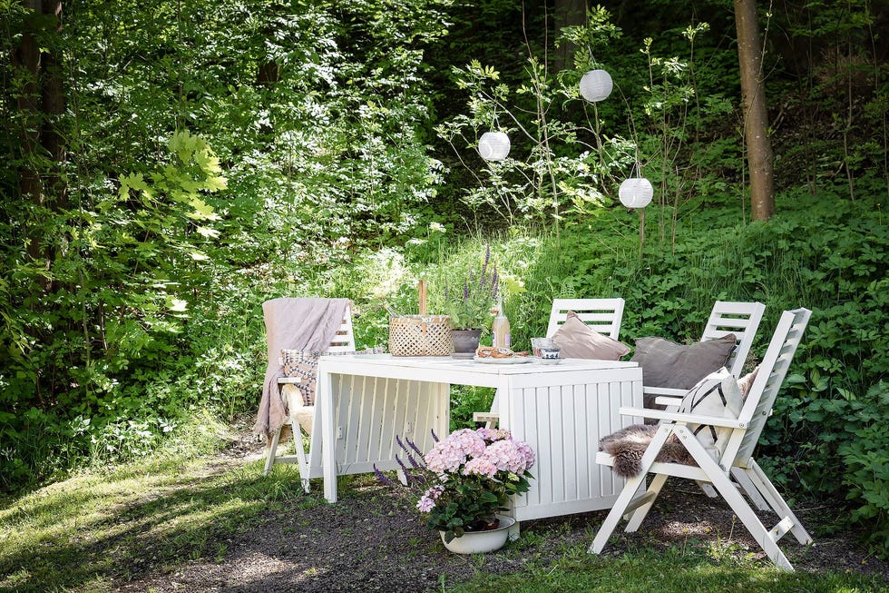 comedor de estilo vintage en el jardín