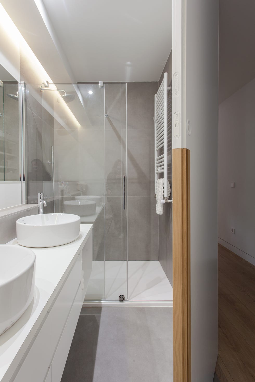 baño moderno con ducha de obra