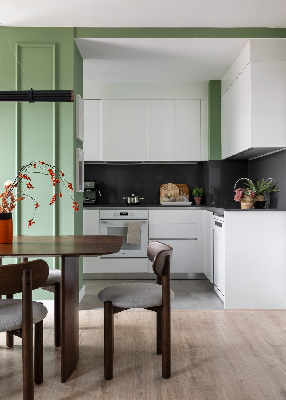 cocina blanca abierta al salón
