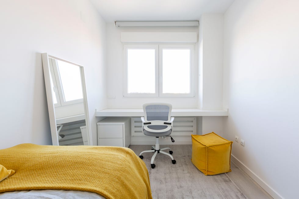 dormitorio juvenil blanco con escritorio