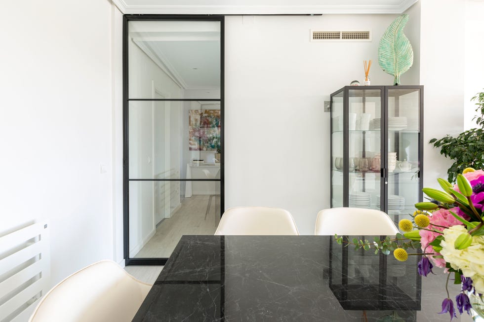 puerta corredera de vidrio en el salón