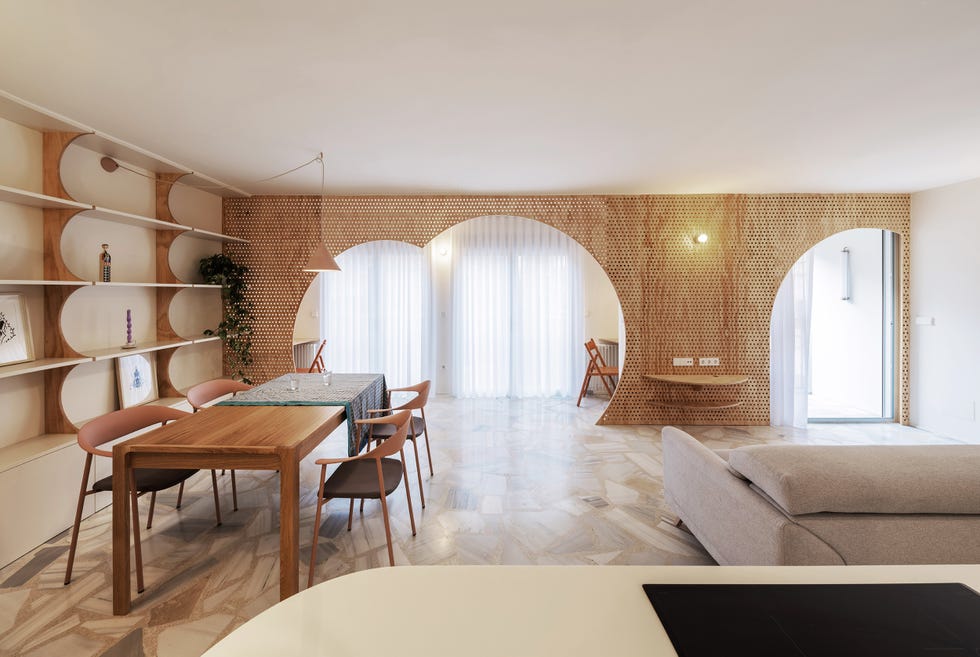 salón comedor moderno con celosía de madera