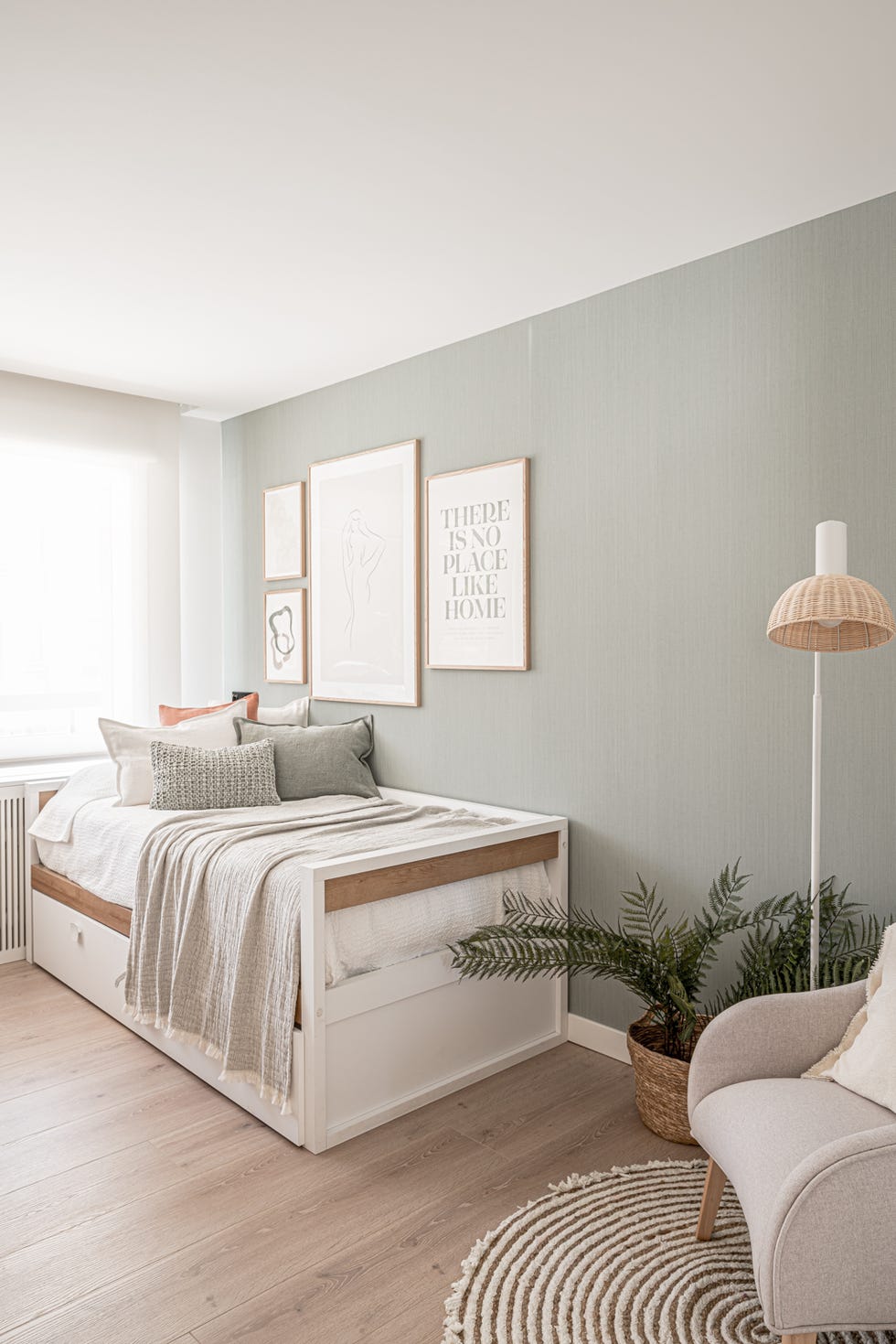 cama nido y butaca beige