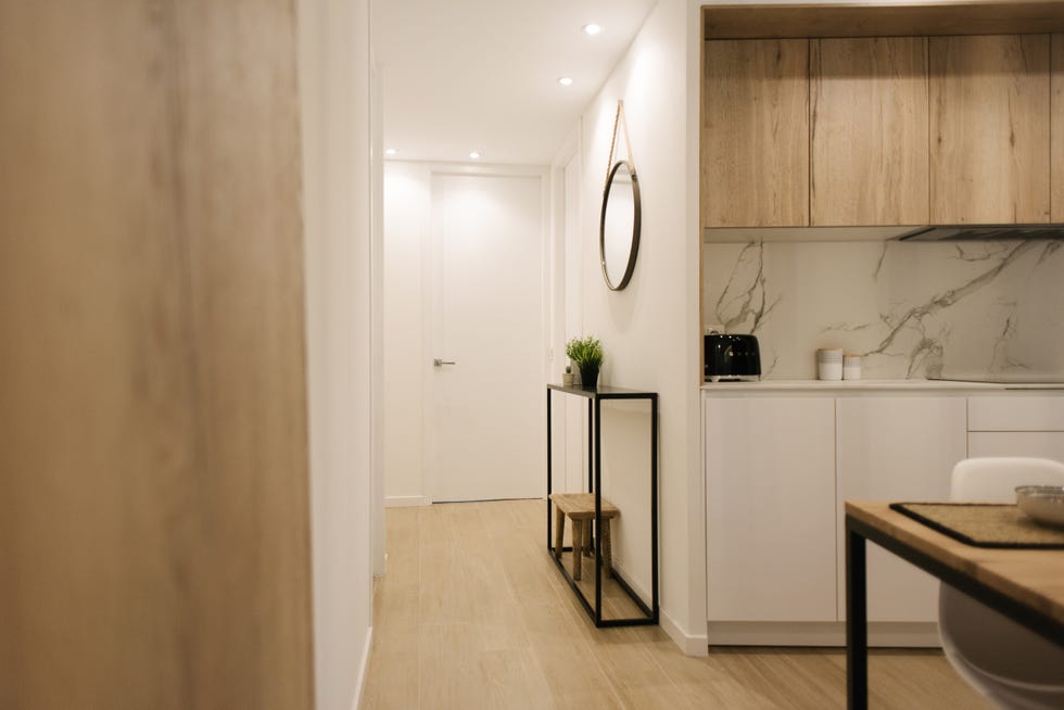 recibidor de diseño moderno con consola minimalista