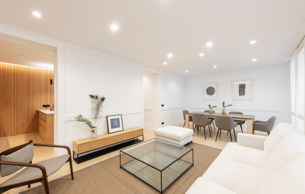 salón comedor de diseño contemporáneo en tonos neutros