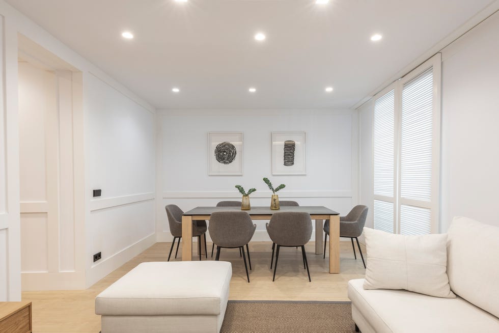 salón comedor de diseño contemporáneo en tonos neutros