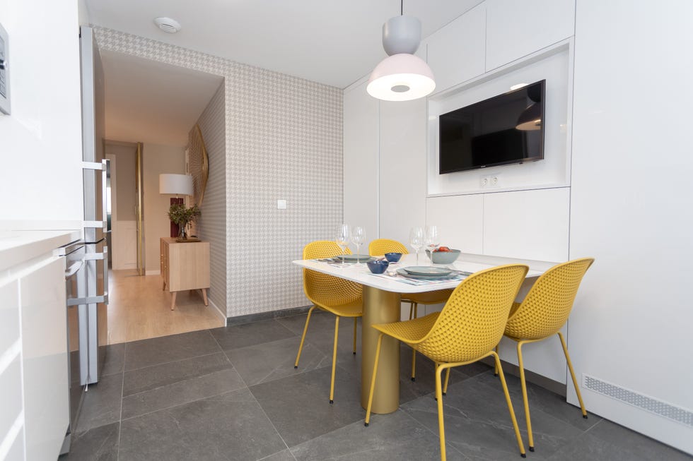 cocina blanca con office