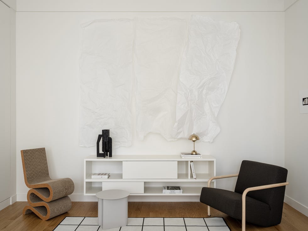 salón minimalista con muebles de diseño