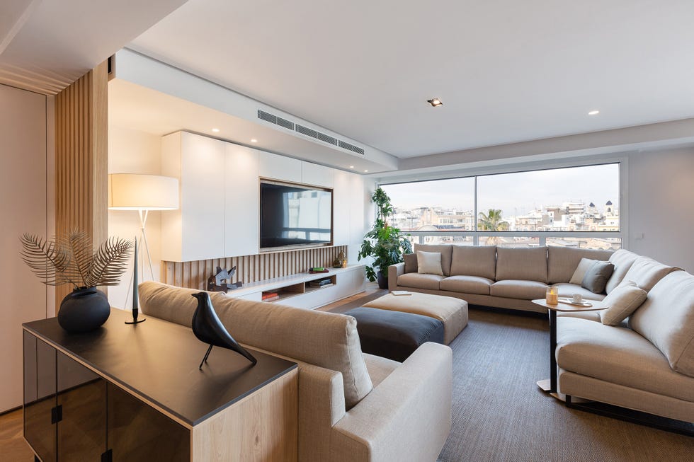 salón moderno con 3 sofás beiges