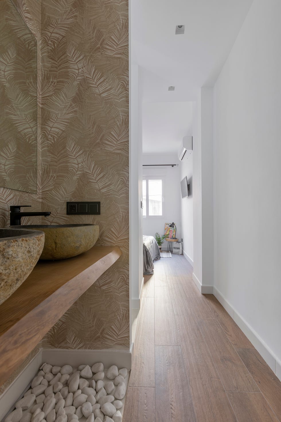 dormitorio con baño en suite