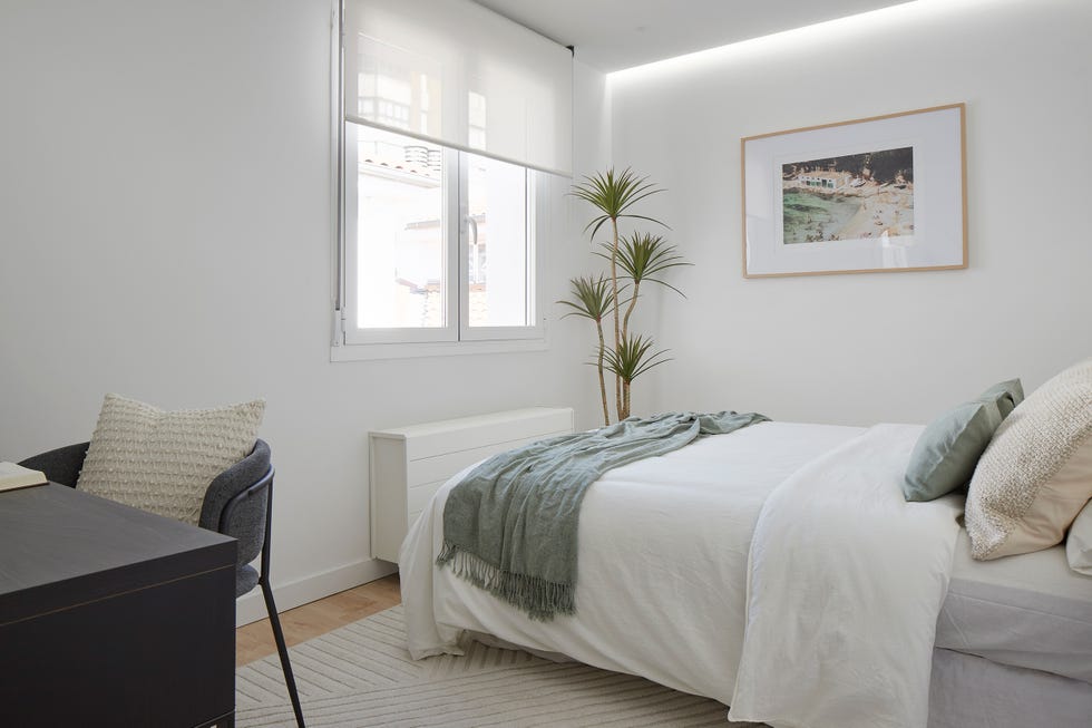 dormitorio con escritorio