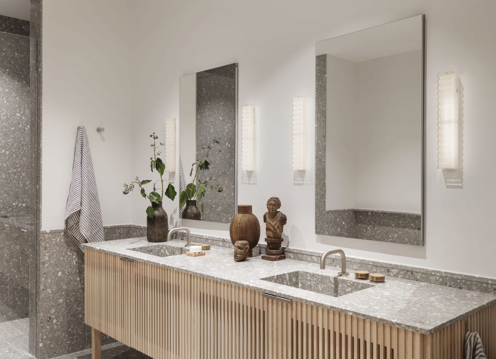 baño moderno doble revestido con terrazo gris