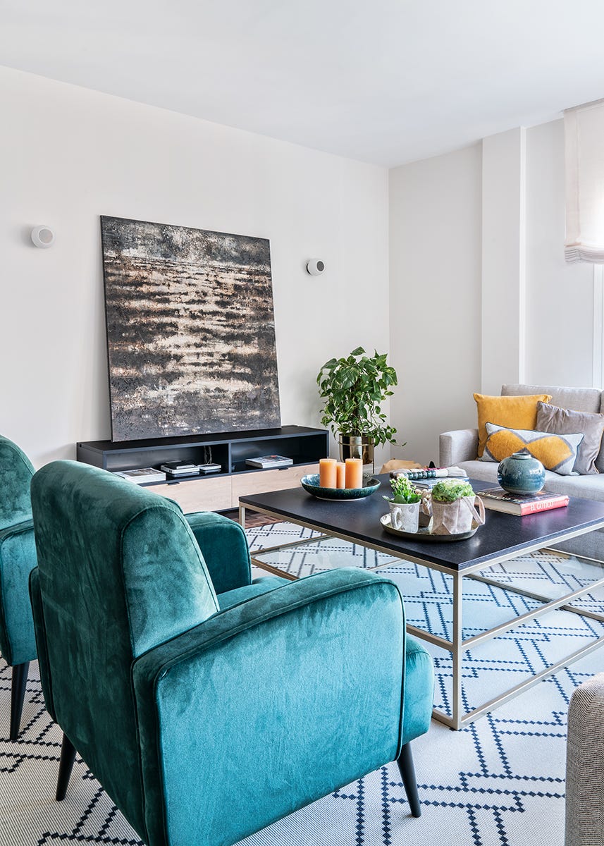 butacas de terciopelo verde en el salón