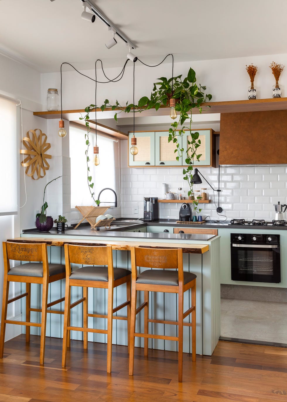 cocina con barra de desayunos