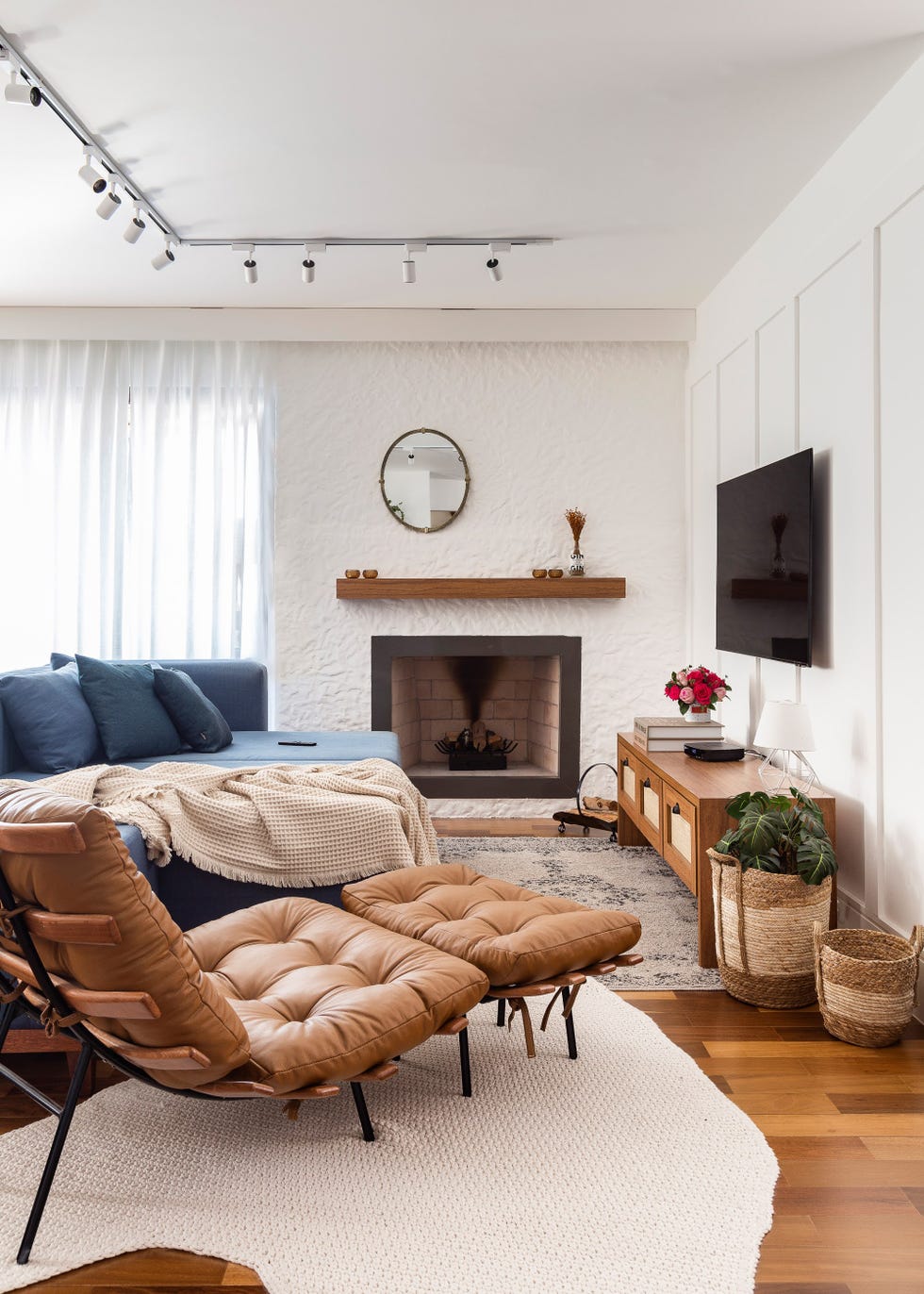 salón con muebles de diseño contemporáneo
