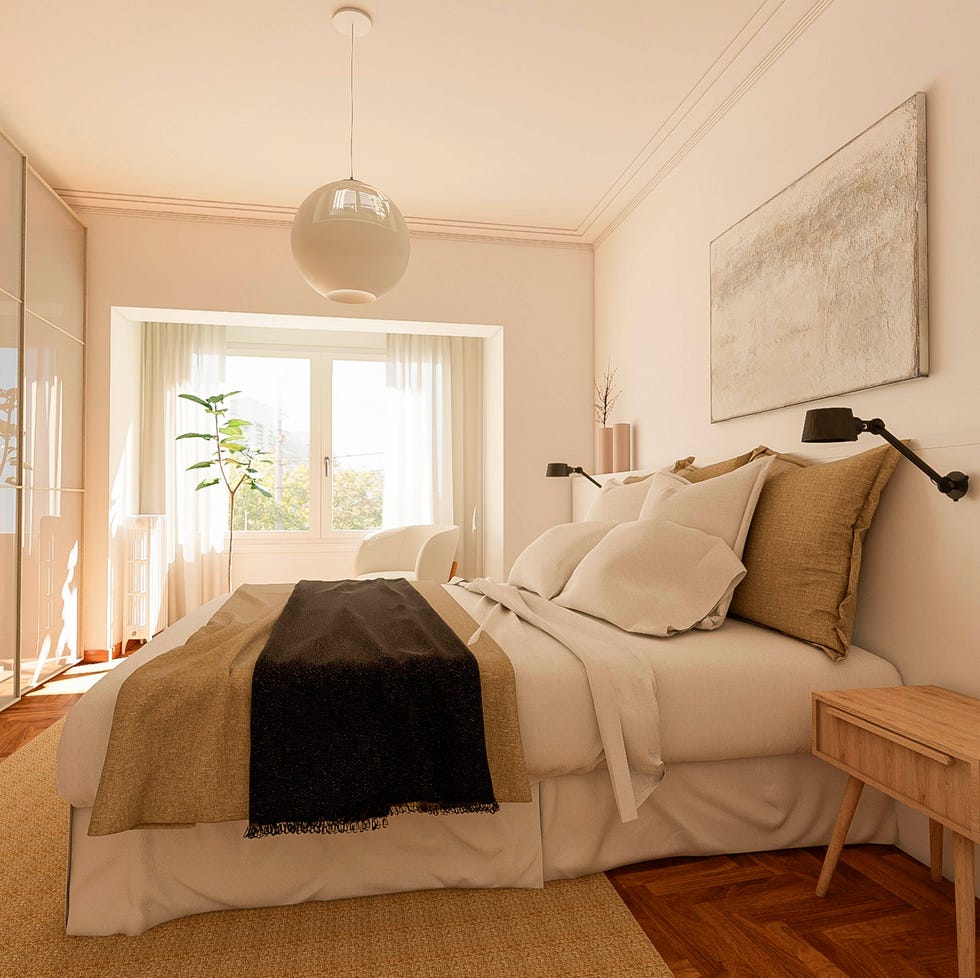 dormitorio de estilo natural con mesitas de madera y apliques negro