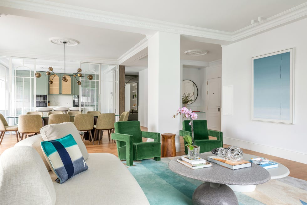 salón comedor con muebles de diseño