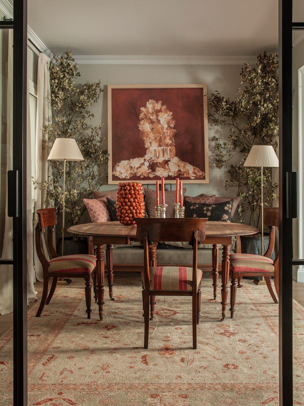 piso de estilo clásico con muebles de anticuario