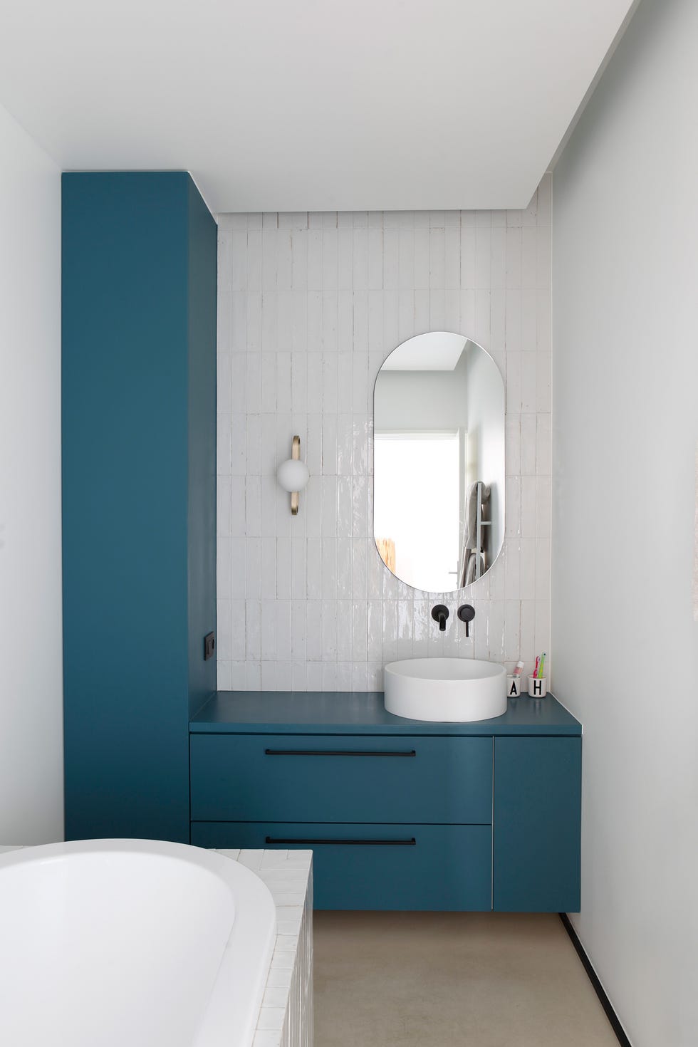 mueble de baño en color azul