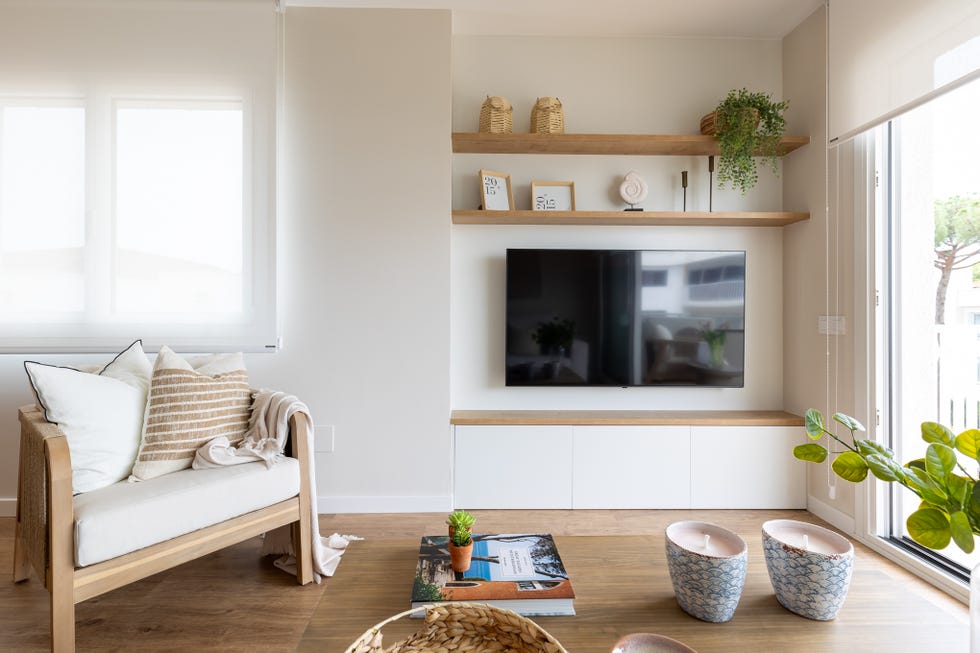 salón con muebles de madera