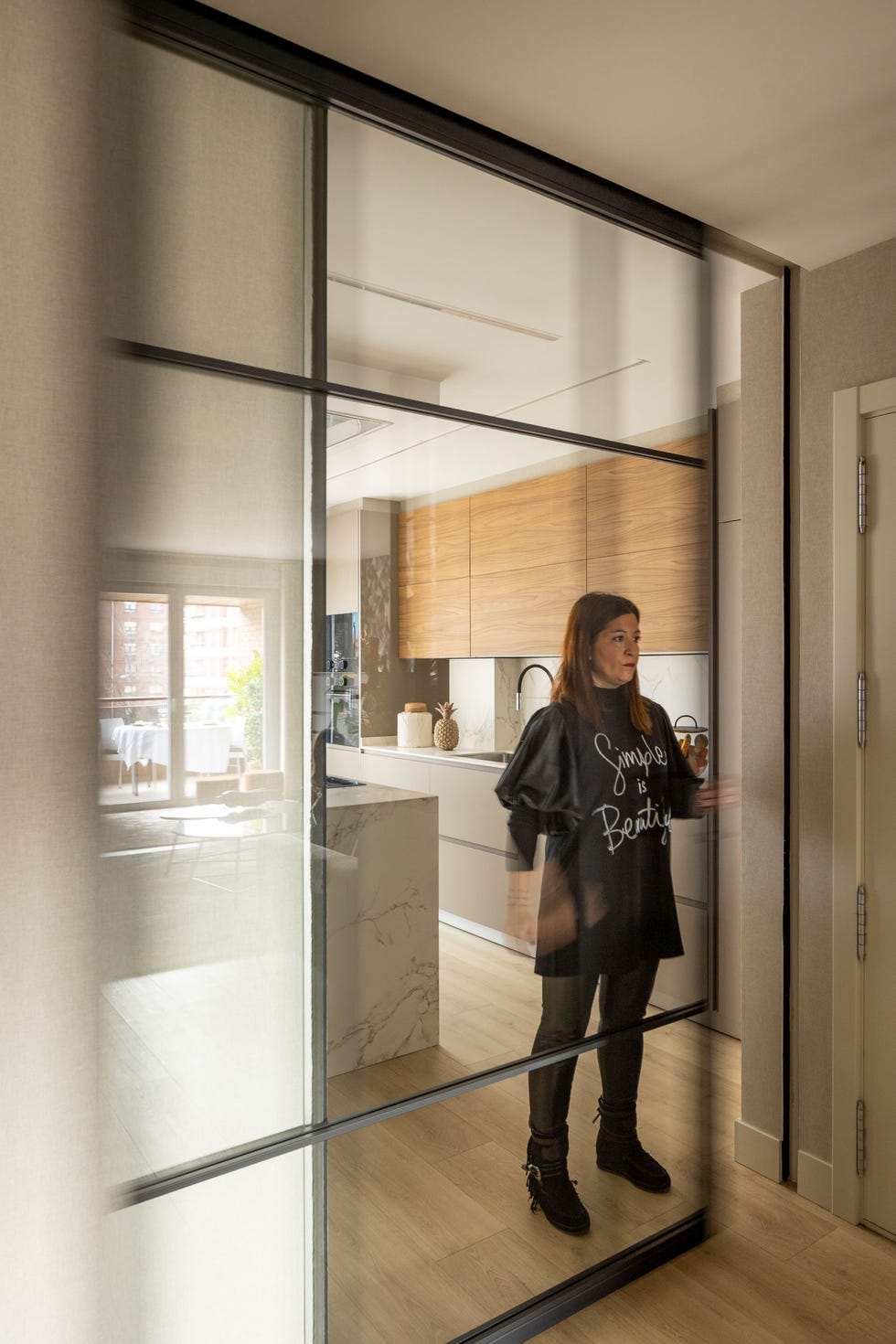 puerta corredera de cristal en la cocina