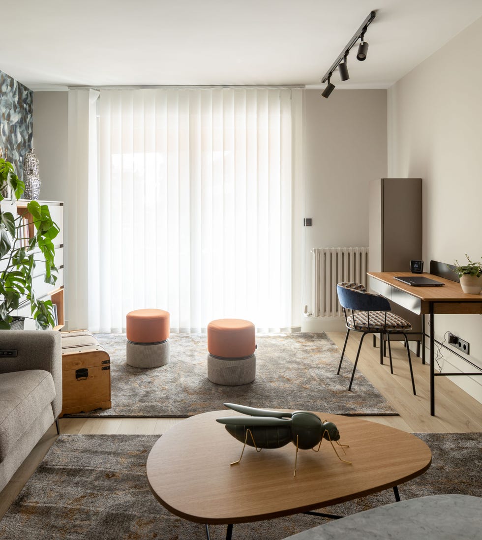 salón con escritorio