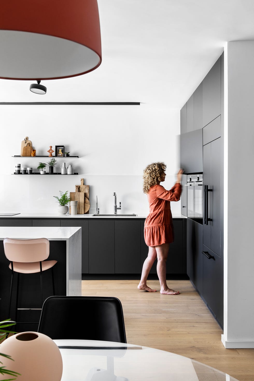 armarios con electrodomésticos integrados en la cocina